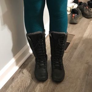 Ugg Elvia black/grey wool-lined boot 6.5